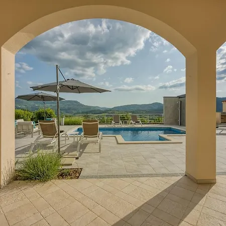 Aida With Private Pool * Buzet