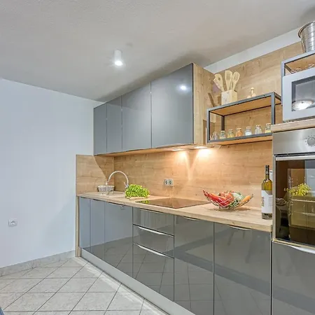 Aida With Private Pool * 布泽特