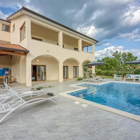 Aida With Private Pool Buzet