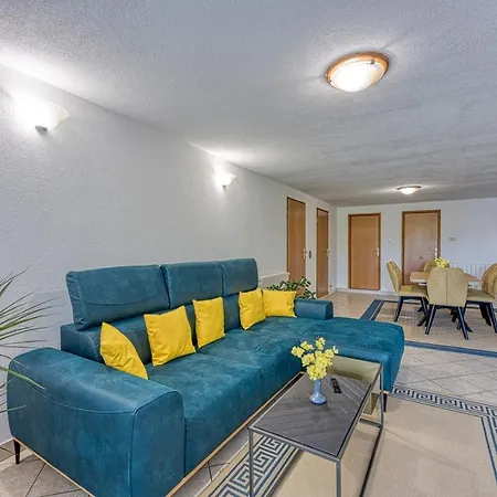 Aida With Private Pool 布泽特