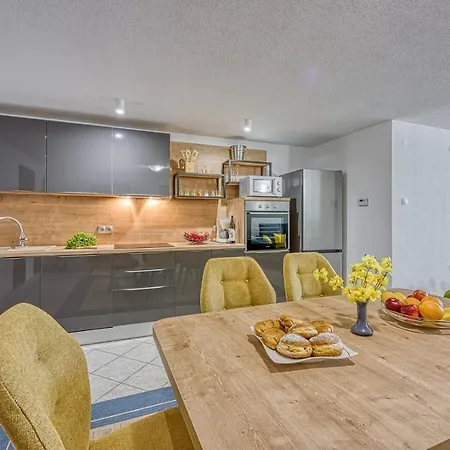 Aida With Private Pool * 布泽特