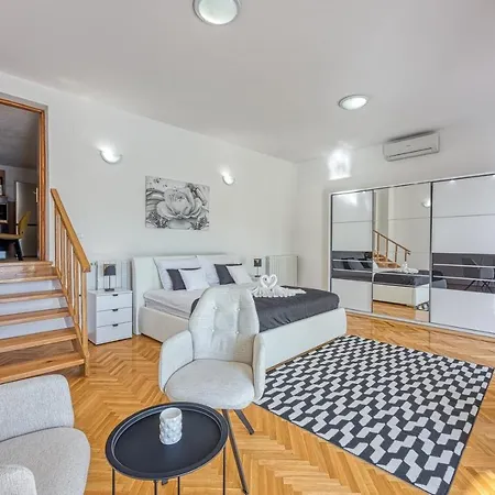 Aida With Private Pool * 布泽特