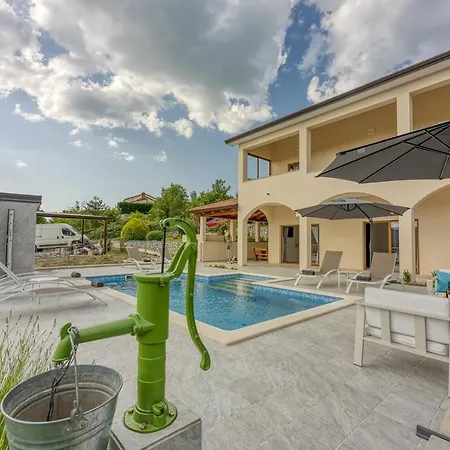 Aida With Private Pool * 布泽特