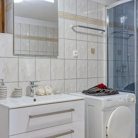 Aida With Private Pool * 布泽特