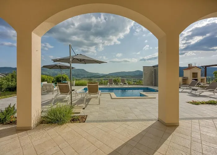 Aida With Private Pool * Buzet